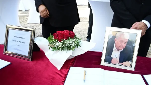 Αλέκος Φλαμπουράρης: Το τελευταίο αντίο στο ιστορικό στέλεχος της Αριστεράς