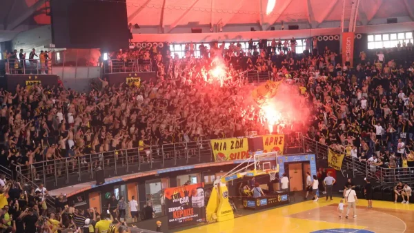 Ο Άρης Βetsson κάλεσε στο Αλεξάνδρειο τον φίλο του ΠΑΟΚ, Γιαννάκη και τους γονείς του Άλκη Καμπανού