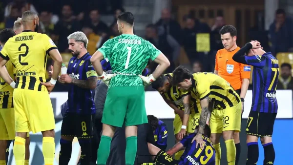 Σοβαρός τραυματισμός Αλφαρέλα στο ΑΕΚ – Άρης: Του έκοψαν το παπούτσι για να μπορούν να το αφαιρέσουν