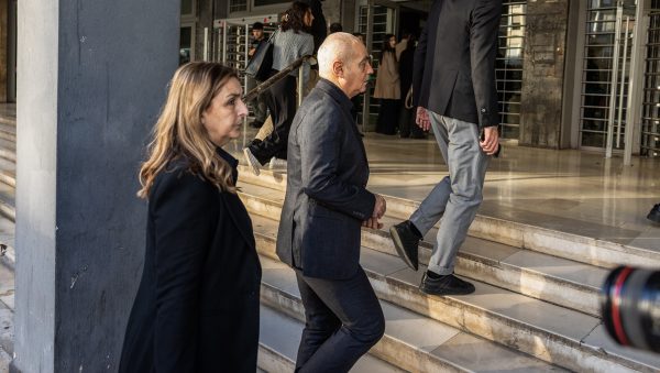 «Τα ισόβια τα πήρα εγώ» είπε η μητέρα του Άλκη Καμπανού - «Δυστυχώς υπάρχουν τιμητές των δολοφόνων» δήλωσε ο πατέρας του 19χρονου για τα επεισόδια