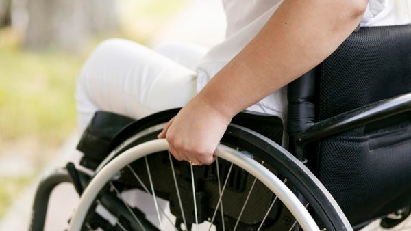 Ζητείται γυναίκα για φροντίδα ατόμου ΑΜΕΑ