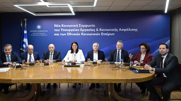 Τι αλλάζει στις συλλογικές συμβάσεις εργασίας, πότε επεκτείνονται - Ανοίγει ο δρόμος για αυξήσεις μισθών, είπε η Κεραμέως