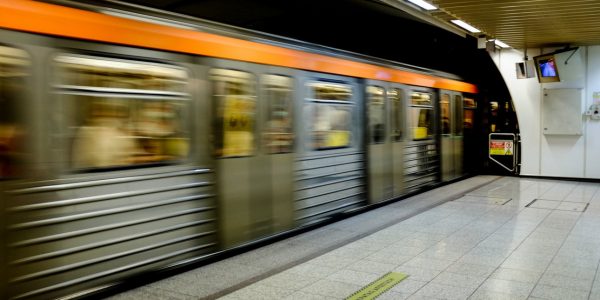 Έκτακτη στάση εργασίας σήμερα σε μετρό και τραμ -Τι ώρα τραβούν «χειρόφρενο» οι συρμοί