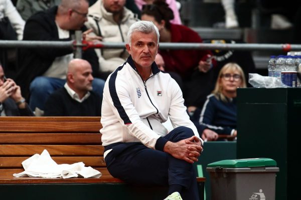 «Εγώ οδηγούσα» λέει τώρα ο πατέρας του Στέφανου Τσιτσιπά για το περιστατικό με την υπερβολική ταχύτητα