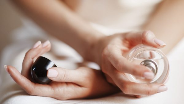 Το κατάστημα αρωμάτων & καλλυντικών REFAN στη Λαμία αναζητά πωλήτρια