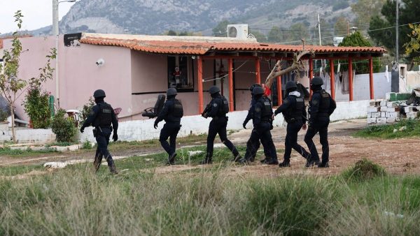 Ξεκίνησε η αστυνόμευση σε καταυλισμούς Ρομά - Μέσα και η Φθιώτιδα