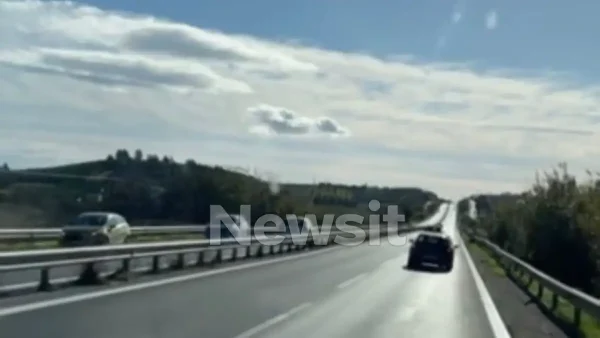 Θεσσαλονίκη: «Πήγαινε με 100 km/ώρα, ήταν σαν να μην άκουγε» λέει αυτόπτης μάρτυρας για το αυτοκίνητο που είχε μπει στο αντίθετο ρεύμα