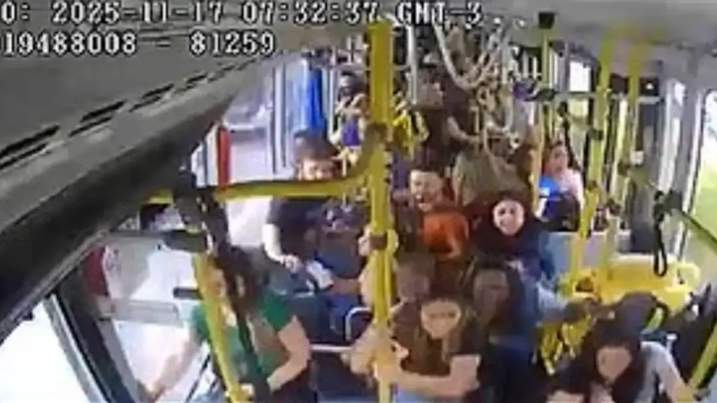 Η στιγμή που λεωφορείο βγαίνει εκτός ελέγχου στο Σάο Πάολο: Ούρλιαζαν οι επιβάτες – 12 τραυματίες