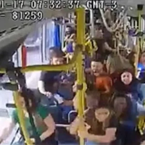 Η στιγμή που λεωφορείο βγαίνει εκτός ελέγχου στο Σάο Πάολο: Ούρλιαζαν οι επιβάτες – 12 τραυματίες