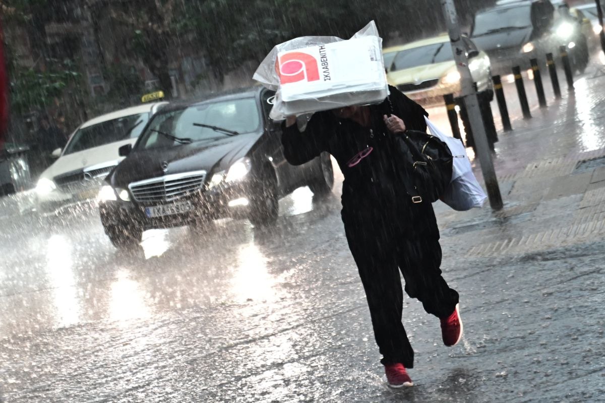 Έκτακτο δελτίο καιρού από την ΕΜΥ: Έρχεται τετραήμερο με δυνατές καταιγίδες και βροχές διαρκείας - Οι περιοχές που θα χτυπήσει η κακοκαιρία
