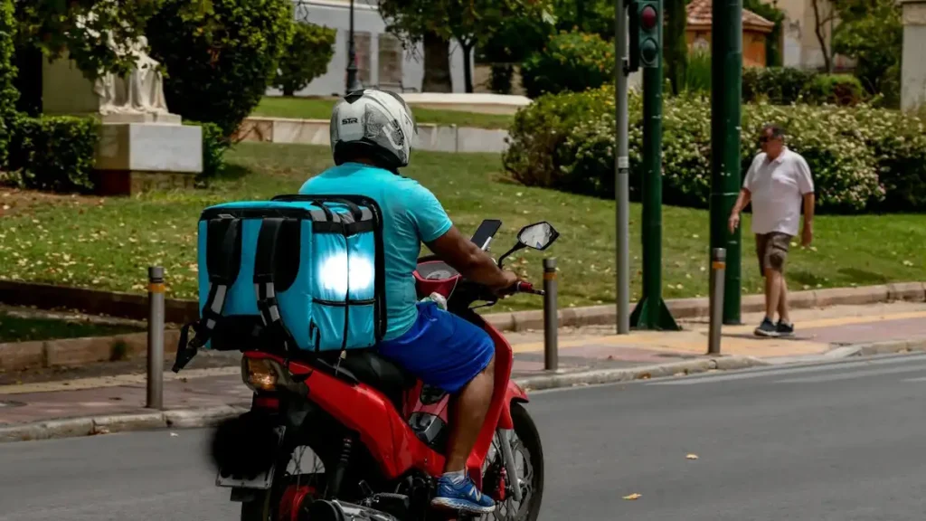 Ζητείται διανομέας από καφετέρια στη Λαμία