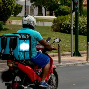 Ζητείται διανομέας από καφετέρια στη Λαμία