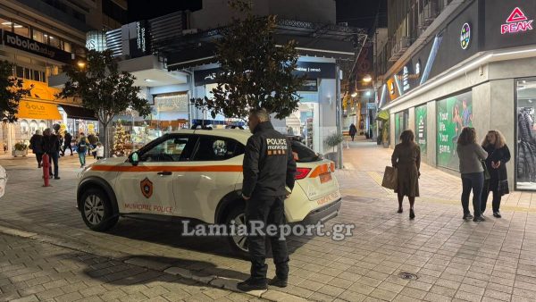 Μηχανάκια σε πεζοδρόμους της Λαμίας