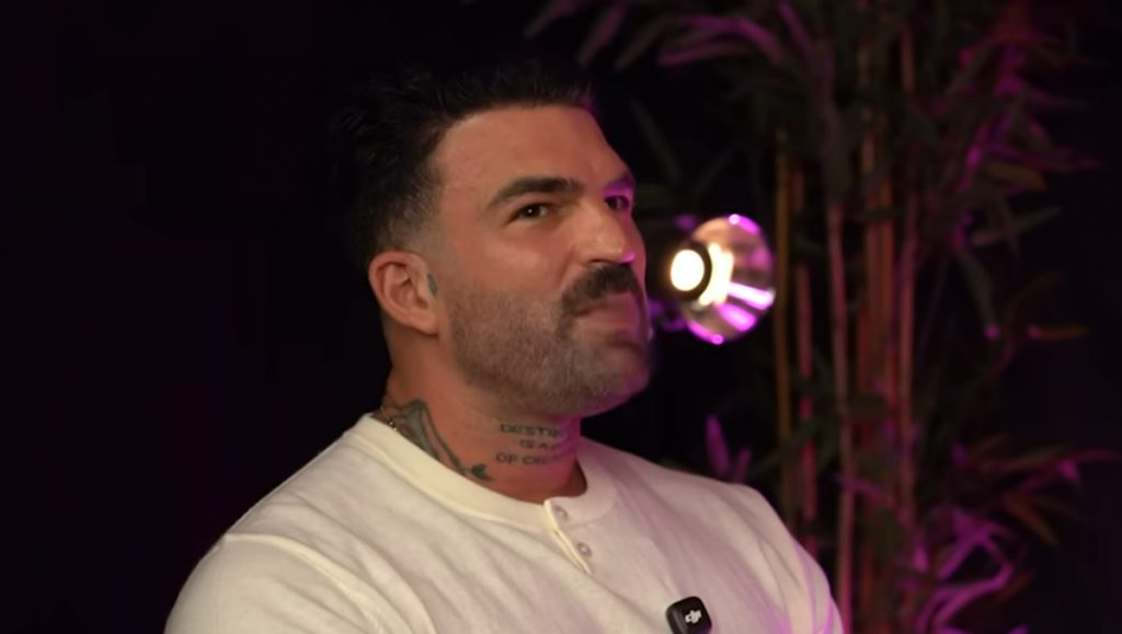 Ο Δημήτρης Αλεξάνδρου στη Μύκονο χωρίς την Ρία Ελληνίδου – Η ερώτηση για ενδεχόμενη πρόταση γάμου