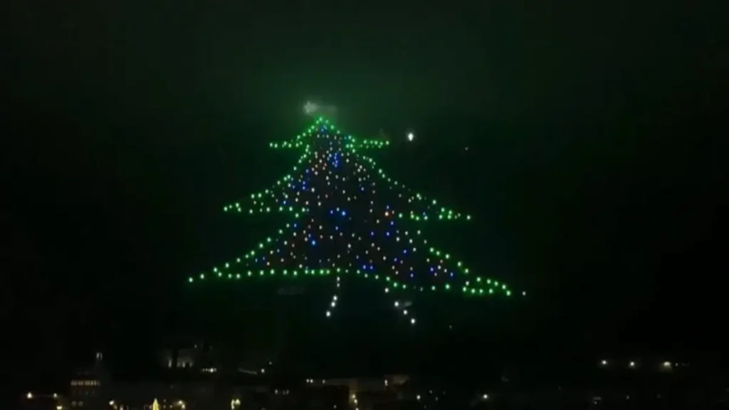 Ιταλία: Αυτό είναι το μεγαλύτερο χριστουγεννιάτικο δέντρο στον κόσμο – Έχει ύψος 750 μέτρα και πλάτος 450