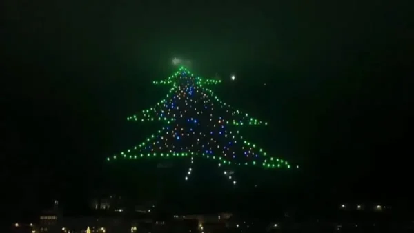 Ιταλία: Αυτό είναι το μεγαλύτερο χριστουγεννιάτικο δέντρο στον κόσμο – Έχει ύψος 750 μέτρα και πλάτος 450