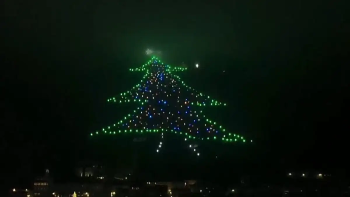 Ιταλία: Αυτό είναι το μεγαλύτερο χριστουγεννιάτικο δέντρο στον κόσμο – Έχει ύψος 750 μέτρα και πλάτος 450