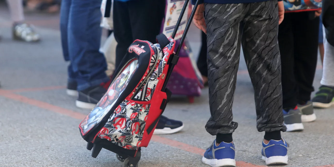 Δασκάλα κατήγγειλε παιδί Α' Δημοτικού για θωπεία, επειδή ήθελε να της δείξει ζωγραφιά και την άγγιξε