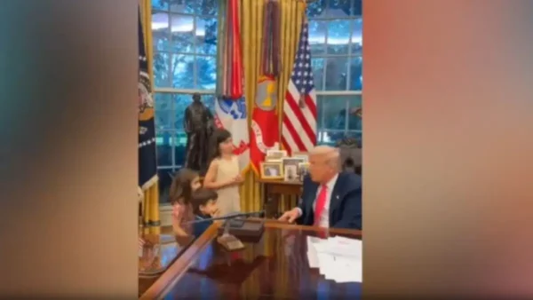 Viral o Τραμπ που συστήνεται σαν παιδάκι νηπιαγωγείου: «Με λένε Ντόναλντ»