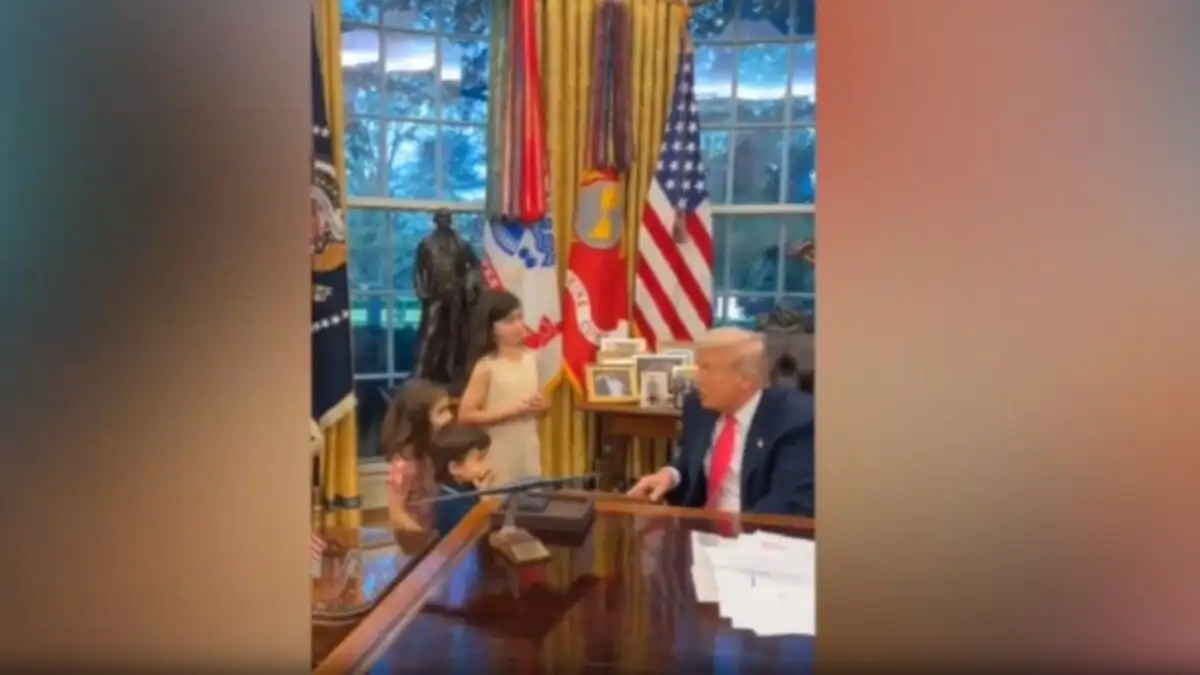 Viral o Τραμπ που συστήνεται σαν παιδάκι νηπιαγωγείου: «Με λένε Ντόναλντ»