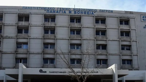 Περιστέρια τρώνε από τα πιάτα ασθενών στο Πανεπιστημιακό Νοσοκομείο Ρίου - Δείτε βίντεο