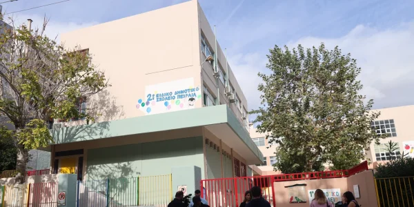 Σοκ με τον θάνατο 13χρονης στον Πειραιά από πνιγμό με φαγητό στο σχολείο -«Τρέμω ολόκληρη», συγκλονίζει μητέρα συμμαθητή