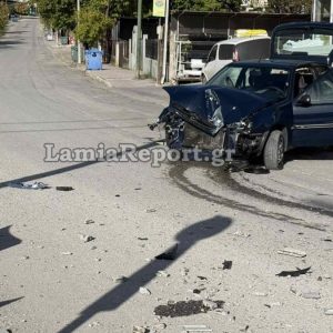 Λαμία: Τροχαίο στη βόρεια πλευρά της πόλης - Έπεσε στην κολόνα και διαλύθηκε