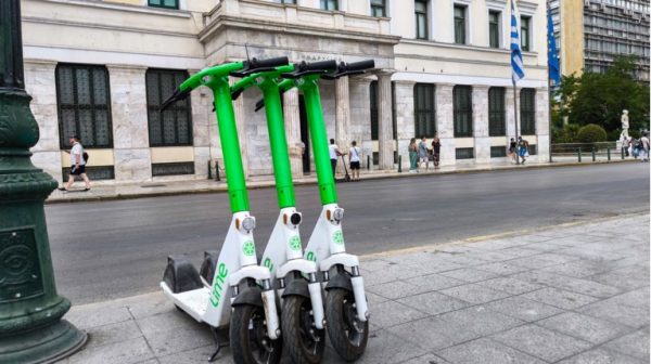 Αθήνα - Νέοι κανονισμοί για τα ηλεκτρικά πατίνια: Πού επιτρέπεται και πού όχι η κυκλοφορία - Όρια ταχύτητας και στάθμευση