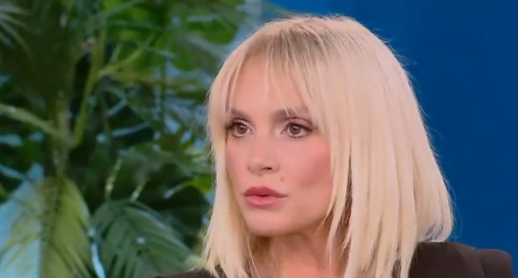 Έπιασαν την Ελεονώρα Ζουγανέλη να οδηγεί το μηχανάκι της υπό την επήρεια αλκοόλ