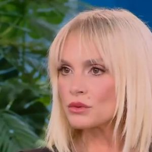 Έπιασαν την Ελεονώρα Ζουγανέλη να οδηγεί το μηχανάκι της υπό την επήρεια αλκοόλ