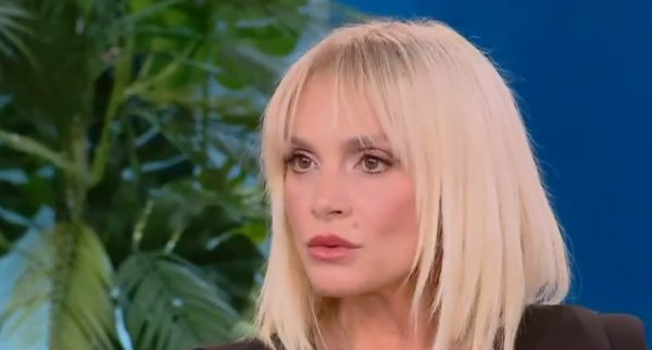 Ελεονώρα Ζουγανέλη: «Η μητρότητα είναι κάτι πολύ ιερό, δεν ξέρω αν θα μπορούσα να ανταπεξέλθω αυτή τη στιγμή»