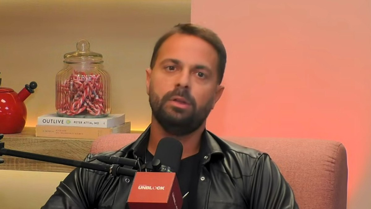 Ηλίας Βρεττός για τη σύζυγό του: «Ήμουν πάντα ρομαντικός αλλά στην Αναστασία μου βγήκε λίγο παραπάνω»