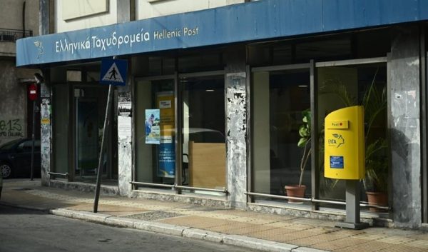 ΕΛΤΑ: Τραπεζικές συναλλαγές στο σπίτι από τον ταχυδρόμο - Το σχέδιο για συντάξεις, πληρωμές, δέματα