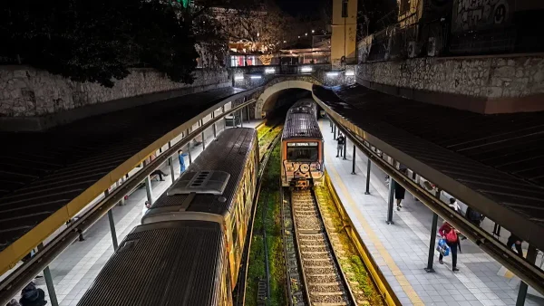 ΗΣΑΠ: Ακινητοποιημένος συρμός μεταξύ Καλλιθέας και Ταύρου – Δύο άνθρωποι έπεσαν στις ράγες του τρένου