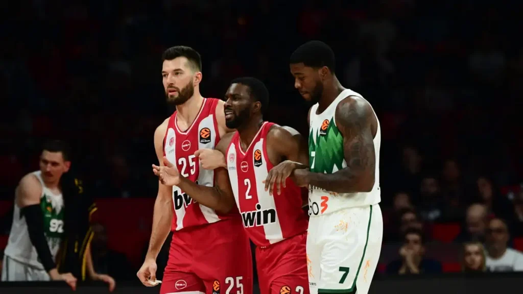 Ολυμπιακός: Το «no way» του Κίναν Έβανς μετά τον τραυματισμό του που «πάγωσε» το ΣΕΦ