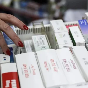 Αντιβιοτικά με τις «χούφτες» παίρνουν οι Έλληνες – Έκκληση ΕΟΔΥ για υπεύθυνη χρήση