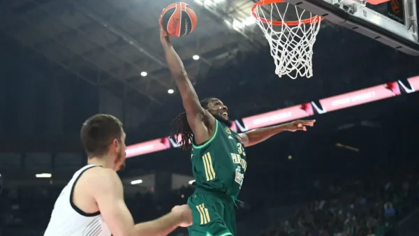 Ο Κένεθ Φαρίντ κατεδάφισε την μπασκέτα στο Παναθηναϊκός – Παρτίζαν