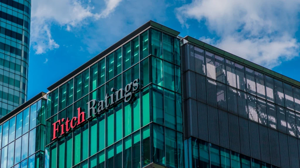 Η Fitch αναβάθμισε την ελληνική οικονομία - Τι σημαίνει αυτό για την επενδυτική βαθμίδα