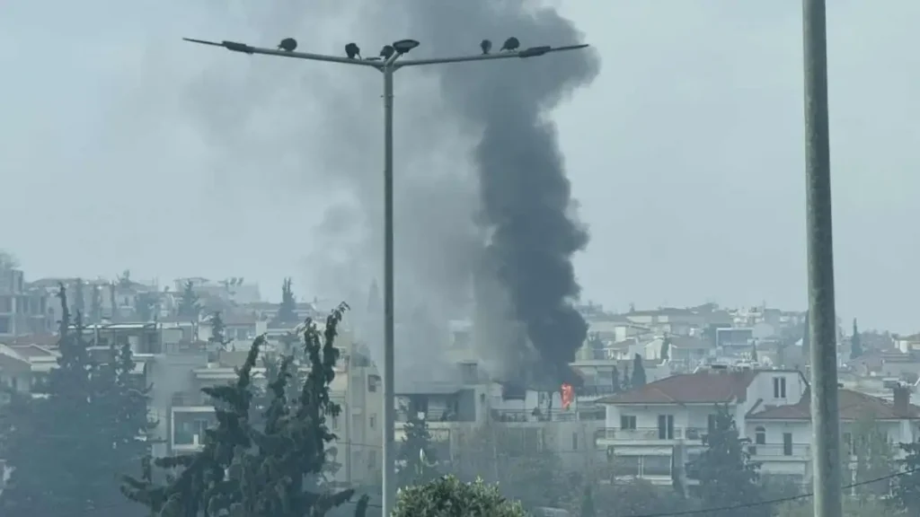 Θεσσαλονίκη: Φωτιά σε διαμέρισμα στην περιοχή της Πυλαίας – Δείτε εικόνες