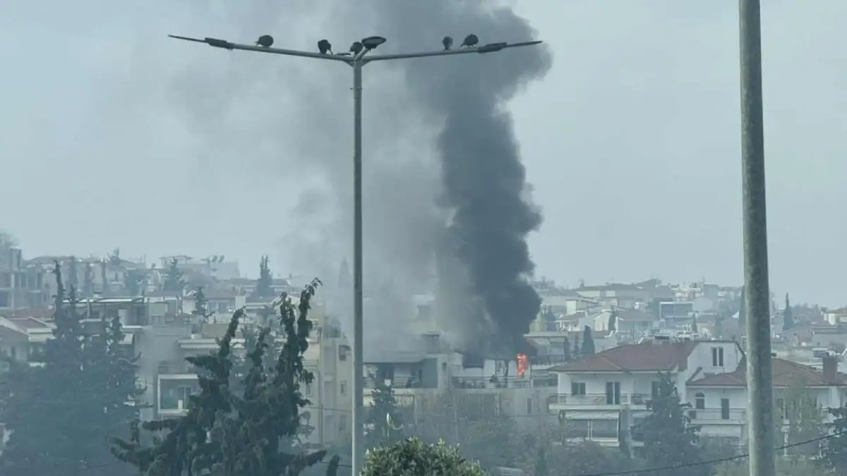 Θεσσαλονίκη: Φωτιά σε διαμέρισμα στην περιοχή της Πυλαίας – Δείτε εικόνες