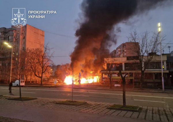 Πόλεμος και διπλωματία: Ρούμπιο, Γουίτκοφ και Κούσνερ με Ουκρανούς διαπραγματευτές την Κυριακή στη Φλόριντα – Στις φλόγες το Κίεβο