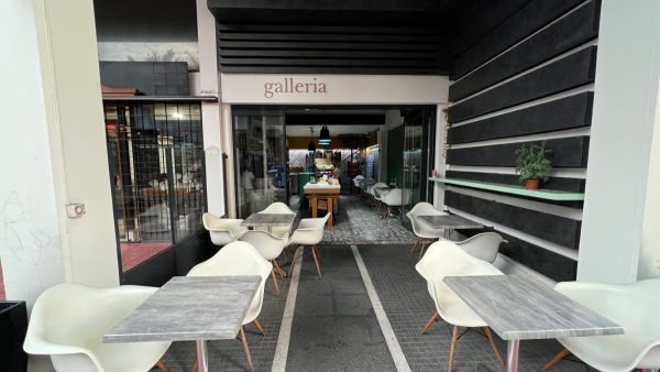 Πωλείται πλήρως εξοπλισμένη η καφετέρια «Galleria» στο κέντρο της πόλης