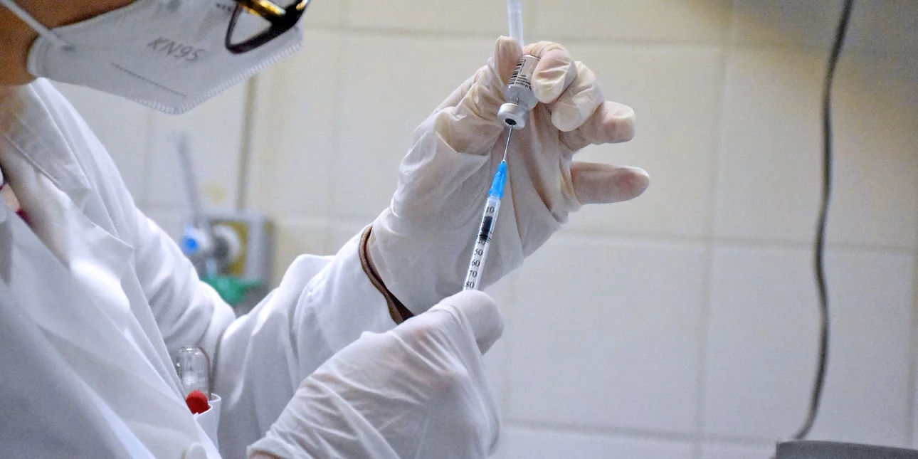 Covid-19: Τα οφέλη του εμβολιασμού παιδιών και εφήβων - Δημοσίευση Βρετανικής μελέτης