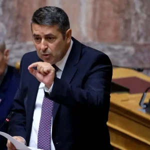 ΟΠΕΚΕΠΕ: Στη Βουλή δικογραφία σε βάρος του Γιώργου Μυλωνάκη μετά από μήνυση του Κώστα Βαξεβάνη