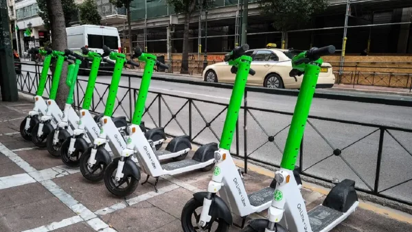 Τα πατίνια «εξορίζονται» από την Ακρόπολη και το ιστορικό κέντρο της Αθήνας ενώ απαγορεύεται να κινούνται στα πεζοδρόμια