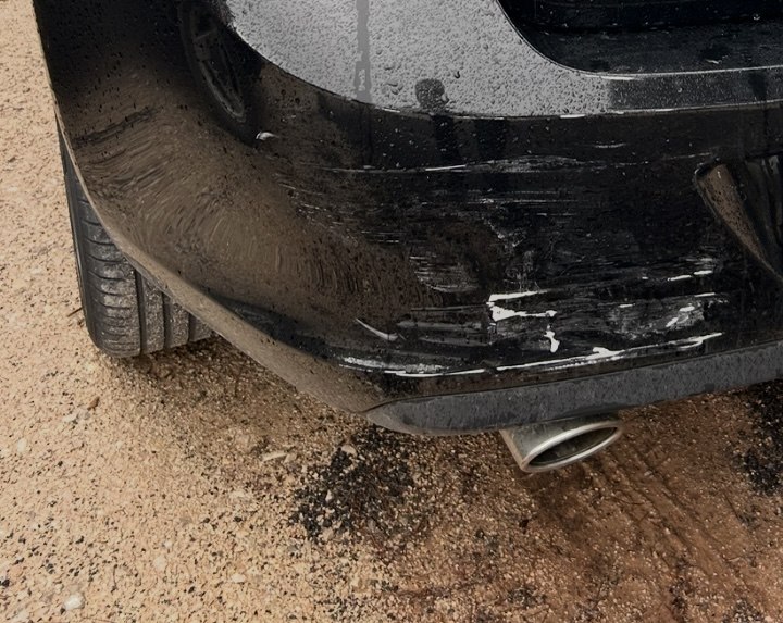 Ψάχνει αυτόν που του χτύπησε το αυτοκίνητο