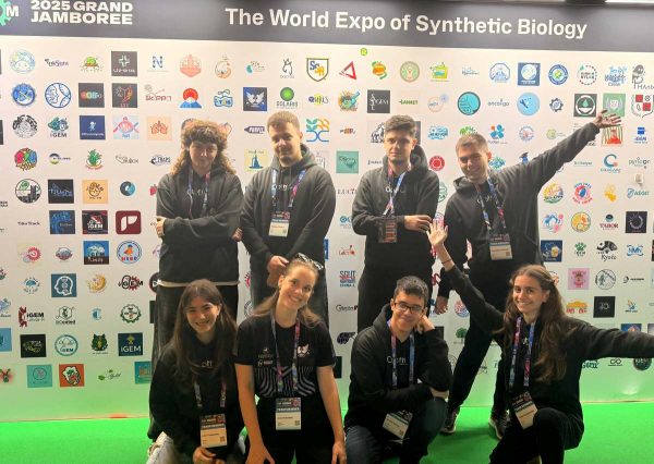 Τρία παιδιά του Τμήματος Πληροφορικής με Εφαρμογές στη Βιοιατρική στη «χρυσή» ομάδα iGEM Thessaly 2025