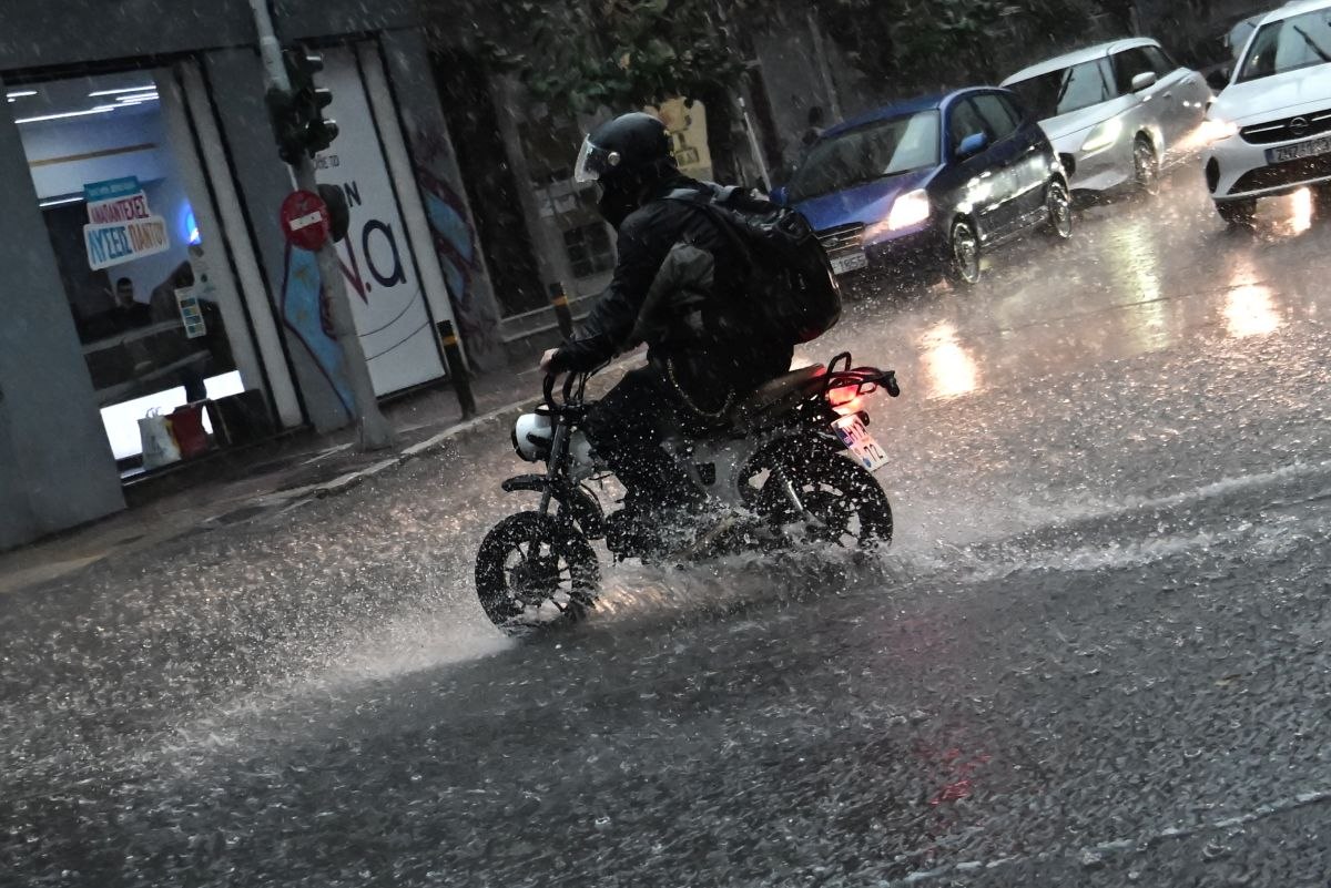 Καιρός: Έρχεται η κακοκαιρία Adel με επικίνδυνες καταιγίδες και πάλι στα δυτικά την Πέμπτη και την Παρασκευή