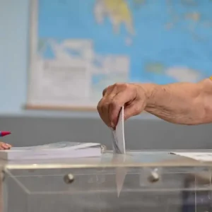 Δημοσκόπηση Real Polls: Στο 28,5% η ΝΔ στην πρόβλεψη αποτελέσματος -Προβάδισμα 16 μονάδων από το ΠΑΣΟΚ