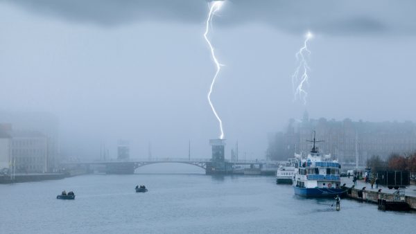 Καταιγίδα Κλαούντια: Πορτοκαλί προειδοποίηση για πλημμύρες σε Βρετανία και Ουαλία – Αναμένονται ισχυροί άνεμοι έως 112 χλμ/ώρα
